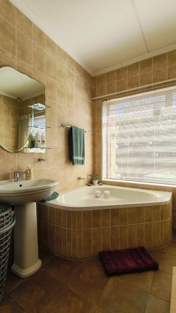 7 Bedroom Property for Sale in Bayview Western Cape